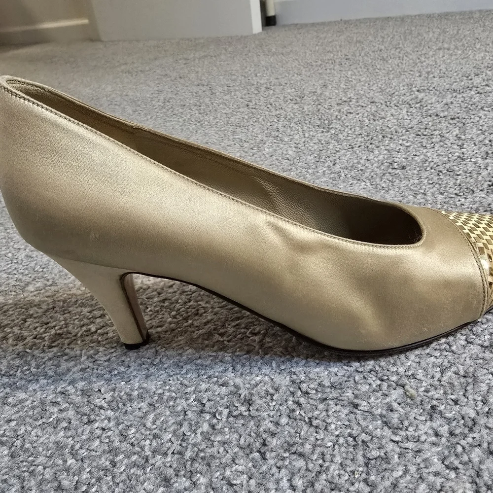 St John Made In Italy Gold Satin Sequin Toe Cap Pumps Size 7